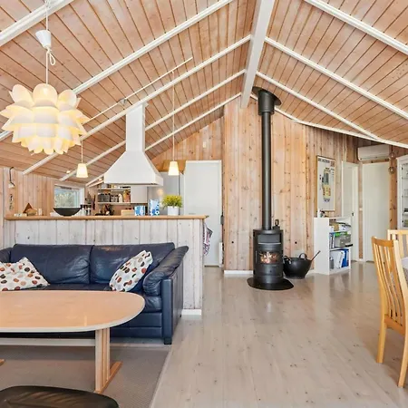 Casa vacanze Elenor - 1-3km From The Sea By Interhome