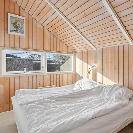 Elenor - 1-3km From The Sea By Interhome